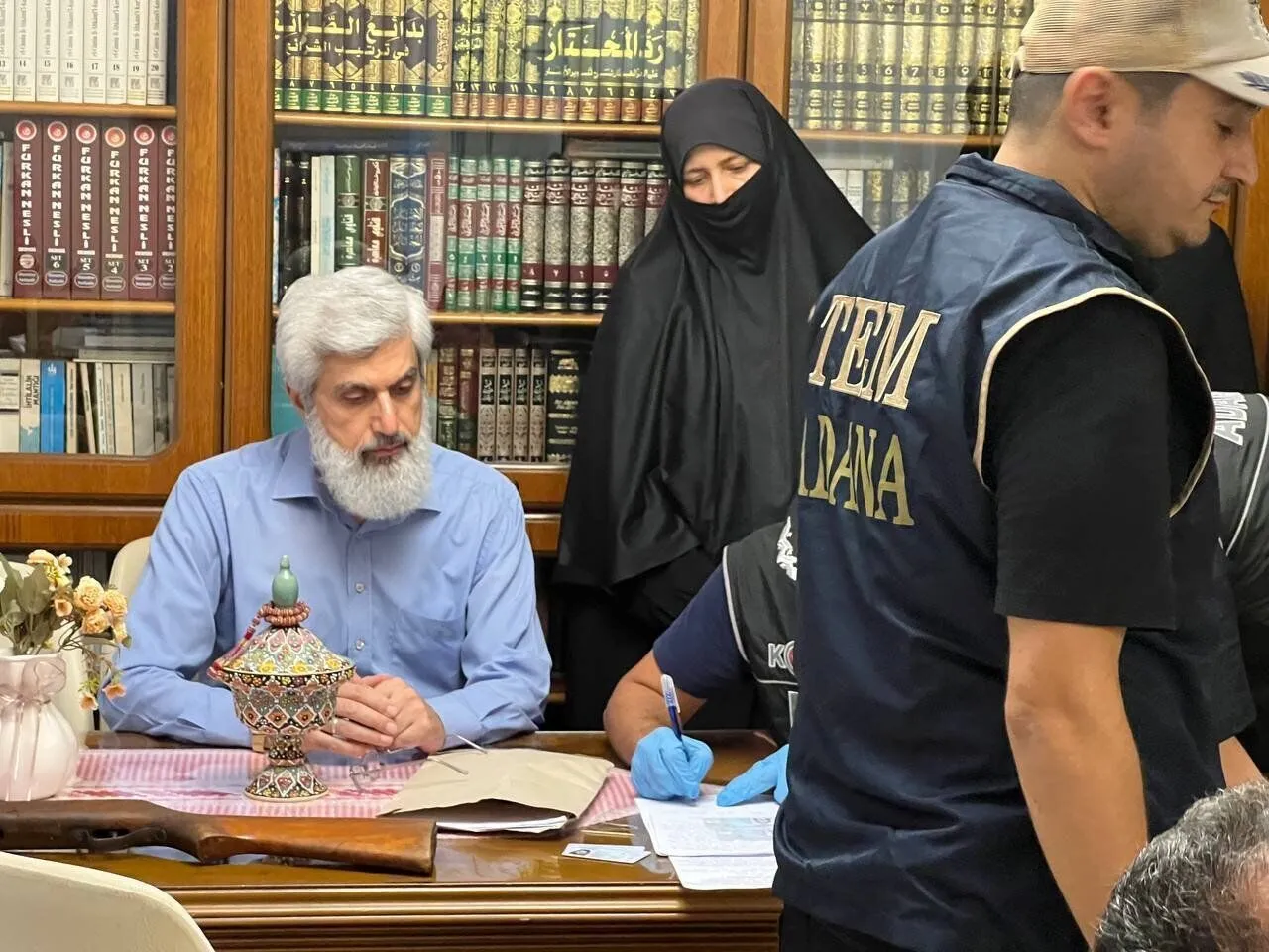Furkan Vakfı'na şafak operasyonu